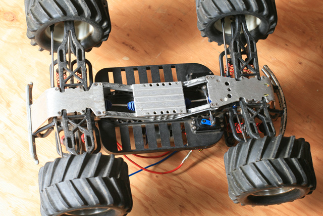 traxxas emaxx 3906